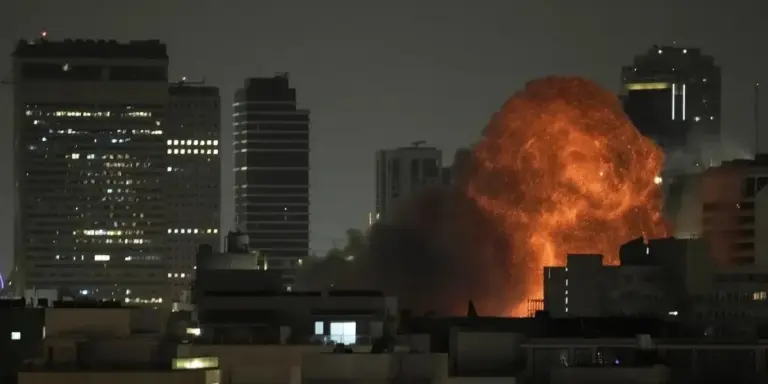 Forti esplosioni scuotono l'Iran: cosa è successo e i dettagli inquietanti