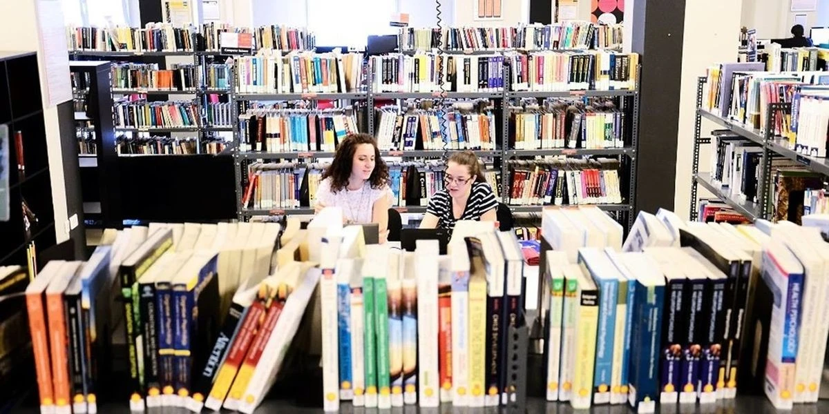 45 borse di studio per studenti kosovari: studia a Salonicco con il tuo programma dei sogni all'University of York Europe Campus