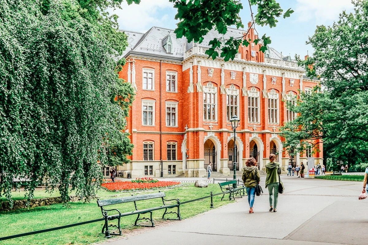 45 Borse di Studio per Studenti da Kosovo: Laurea di Classe Mondiale Inizia Ora a Salonicco - image 1