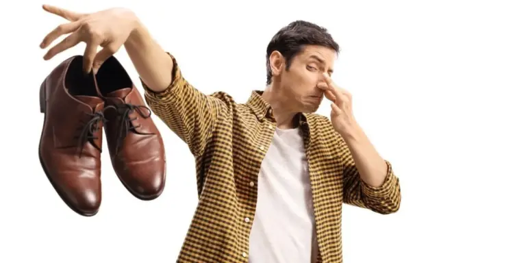 Addio cattivi odori: 2 rimedi astuti per avere scarpe fresche in una notte