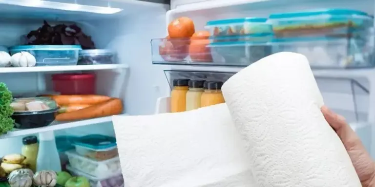 Carta da cucina sotto la carne in frigo: il trucco che protegge la tua famiglia