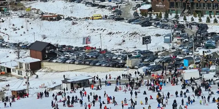 Fine settimana in bianco: da Tirana alla neve, il Kosovo "invaso" dai turisti albanesi