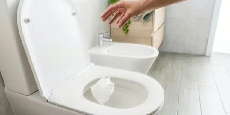 Il tuo telefono raccoglie più germi del water: la verità (e come proteggerti)