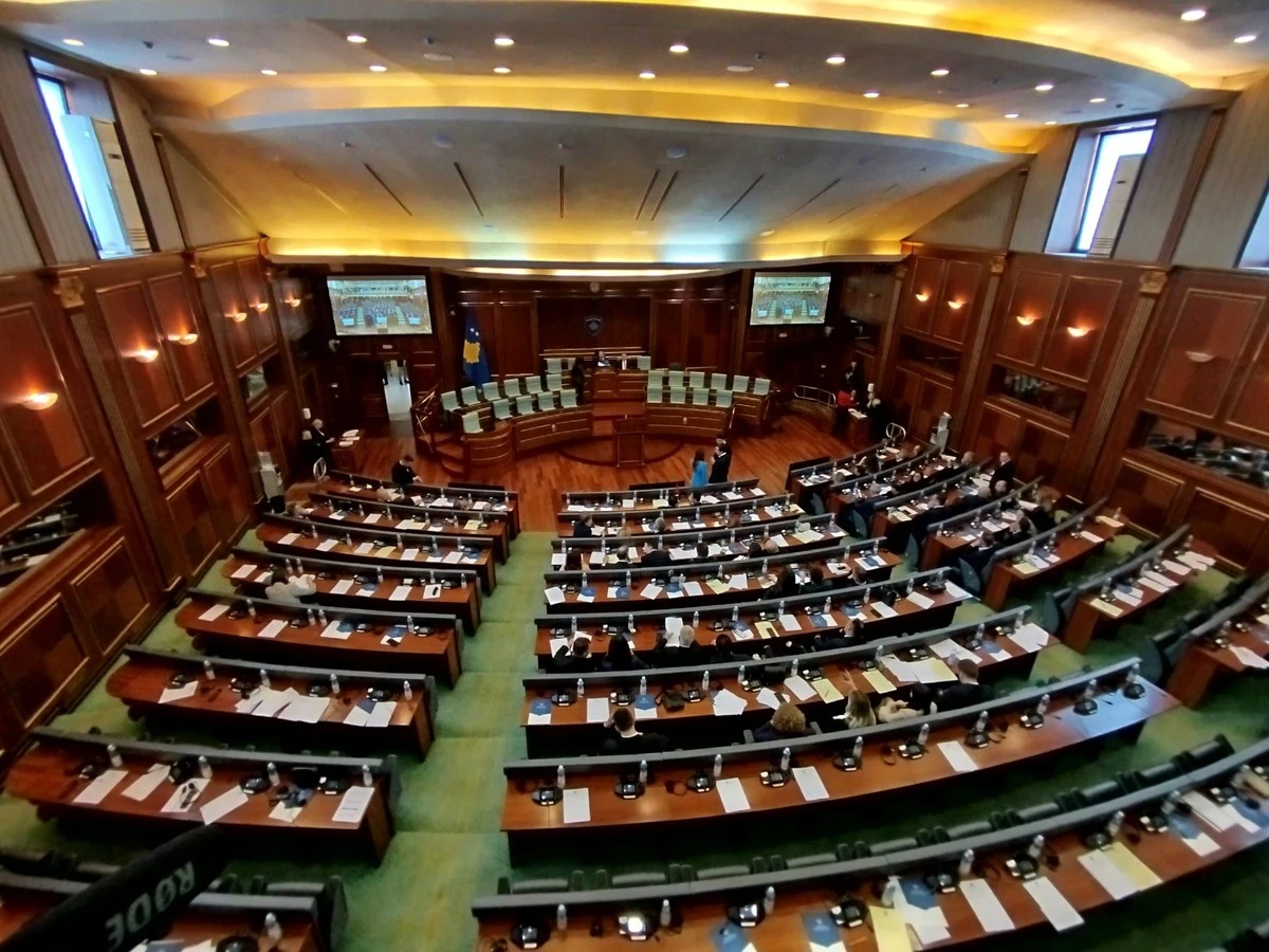Kosovo: L'Assemblea Nazionale Approva una Risoluzione per la Difesa degli Ex Leader dell'UCK, LDK si Astiene - image 1