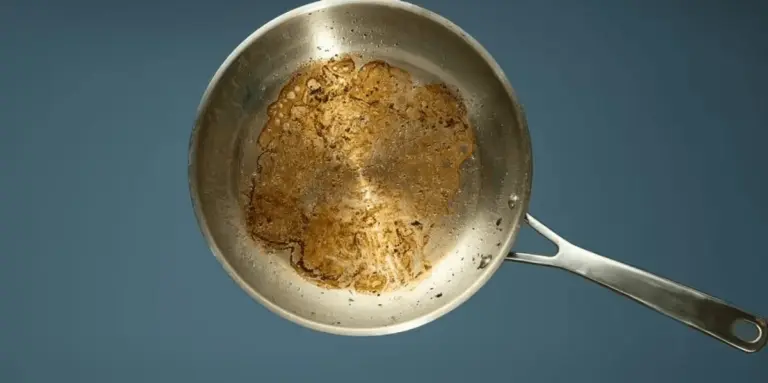Padelle in acciaio inox come nuove: il rimedio naturale in 5 minuti che le fa splendere