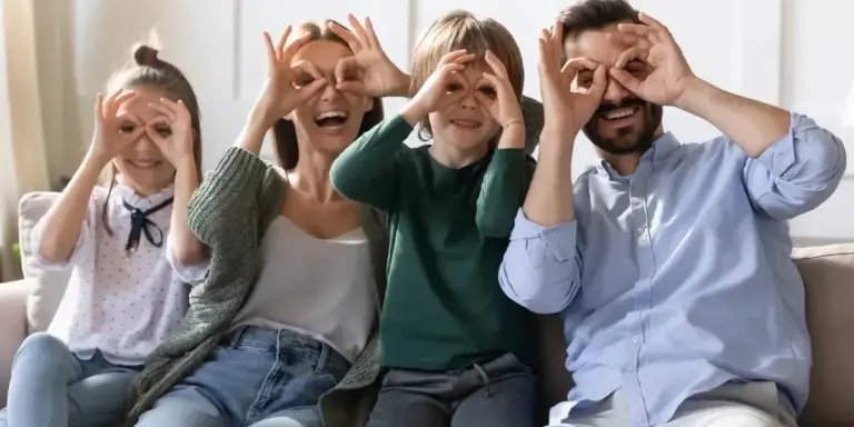 Quattro figli: la chiave segreta per la felicità genitoriale secondo un nuovo studio