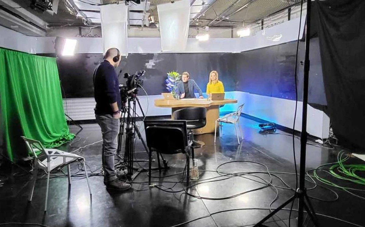Scintilla in Studio: Quando un Dibattito Diventa Fisica - image 1