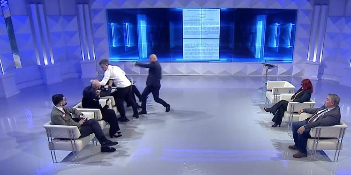 Scintilla in Studio: Quando un Dibattito Diventa Fisica