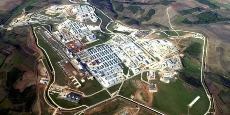 Da Medio Oriente alla Serbia: Perché l'Iran sta puntando il dito sulla base di Bondsteel e cosa significa per l'Europa