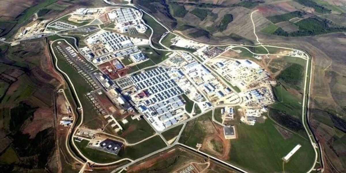 Da Medio Oriente alla Serbia: Perché l'Iran sta puntando il dito sulla base di Bondsteel e cosa significa per l'Europa