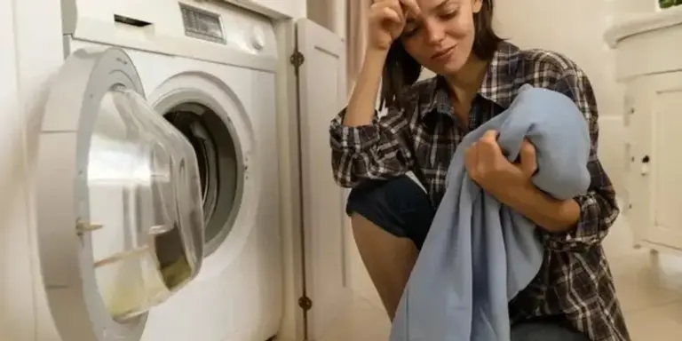 Non lavare mai questi capi in lavatrice: potresti rovinarli per sempre